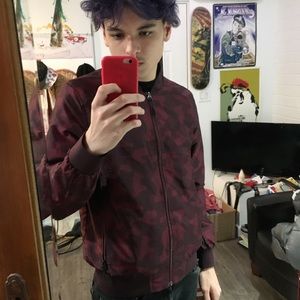 Camouflage Maroon bomber jacket. Bleau grandeur